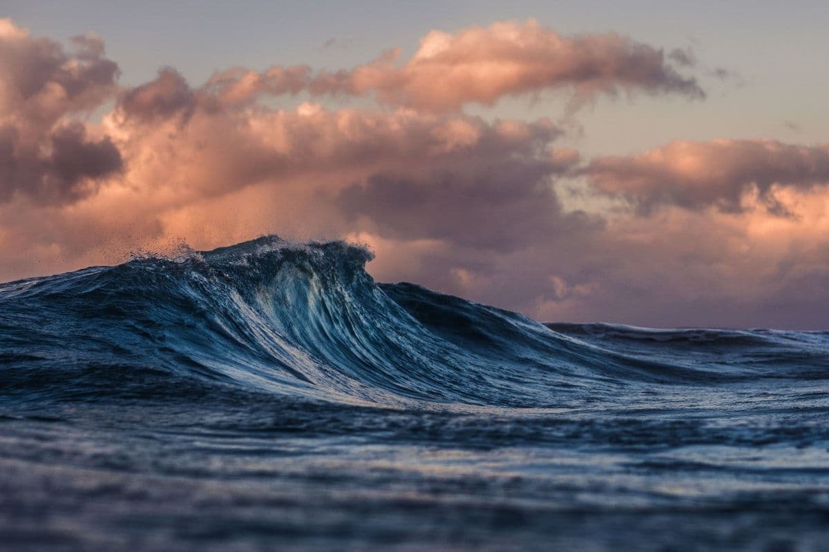 Interface terre-mer : le littoral impose une planification prudente.